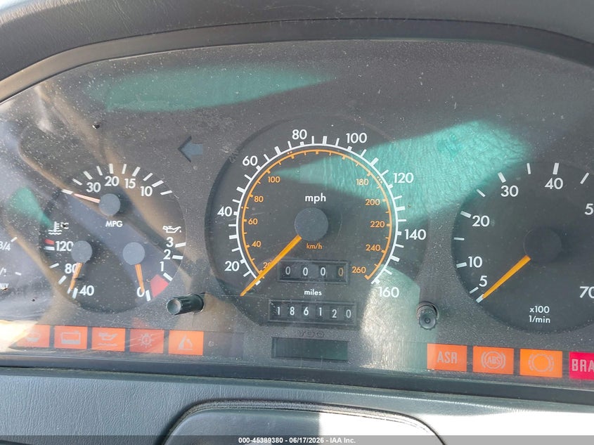 1993 Mercedes-benz 500 VIN WDBFA67E9PF084952 IAAI salvage auction — NORMAL WEAR, Clear (California), sold $75 on 2026-07-28 (photo 7)
