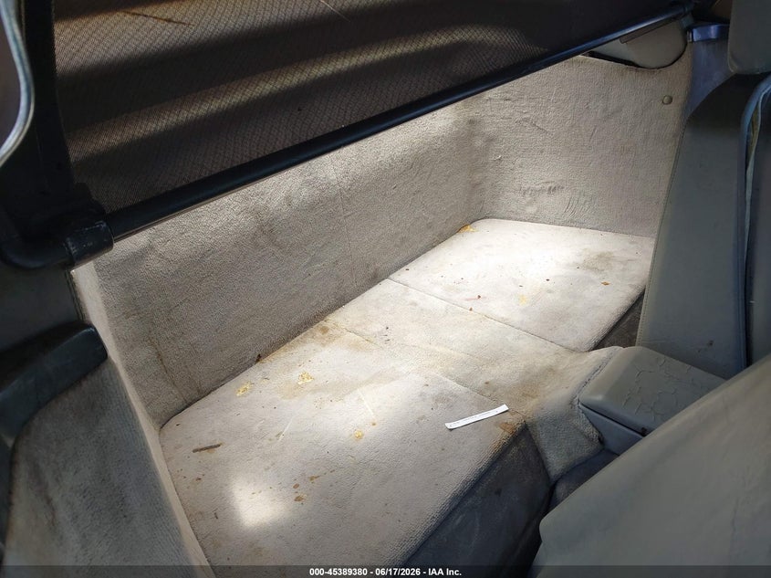 1993 Mercedes-benz 500 VIN WDBFA67E9PF084952 IAAI salvage auction — NORMAL WEAR, Clear (California), sold $75 on 2026-07-28 (photo 8)