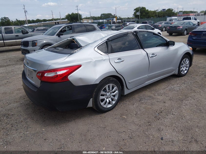 2017 Nissan Altima VIN 1N4AL3AP8HC219913 IAAI salvage auction — STORM DAMAGE, Salvage (Kansas), sold $525 on 2026-07-31 (photo 4)