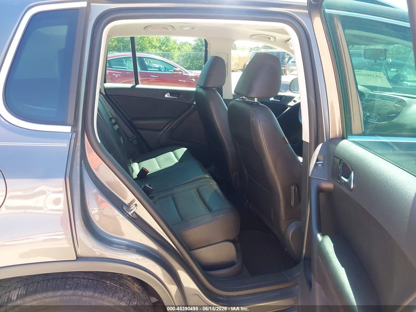2013 Volkswagen Tiguan VIN WVGAV3AX0DW580979 IAAI salvage auction — NORMAL WEAR, Clear (Illinois), sold $200 on 2026-07-21 (photo 8)
