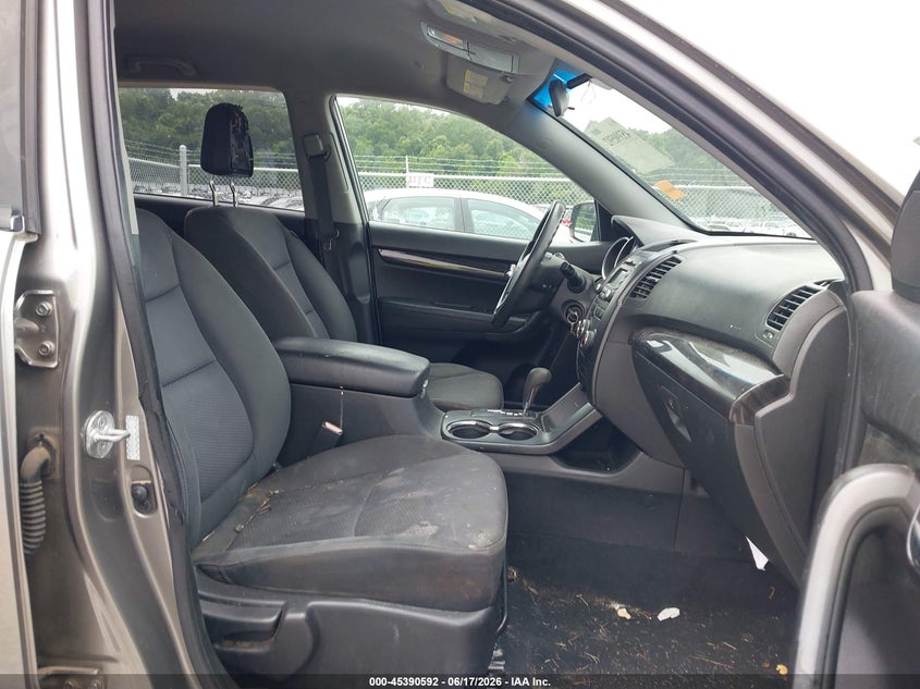 2011 Kia Sorento VIN 5XYKT4A22BG082141 IAAI salvage auction — LEFT SIDE, Clear (Alabama), sold $775 on 2026-07-23 (photo 5)