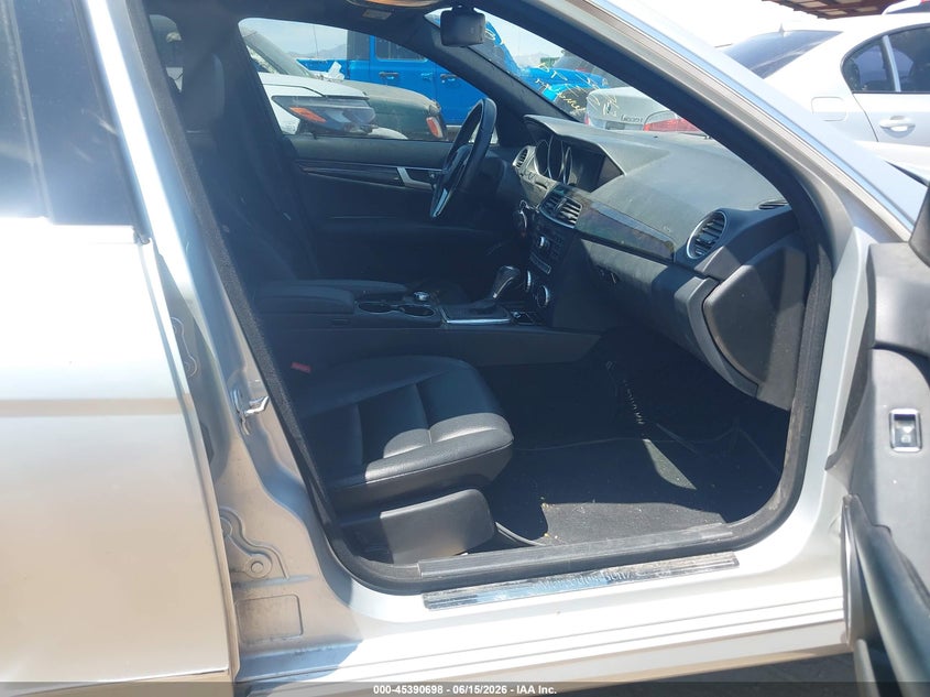 2013 Mercedes-benz C-klasse VIN WDDGF8AB8DG108817 IAAI salvage auction — NORMAL WEAR, Clear-Dealer Only (Arizona), sold $1,100 on 2026-07-21 (photo 5)