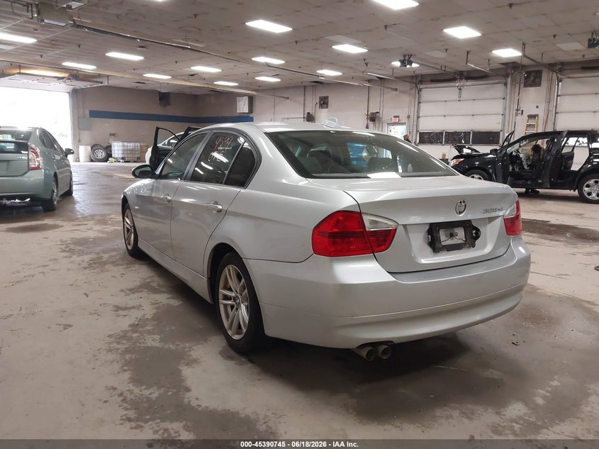 2007 BMW 3 series VIN WBAVC73517KP32615 IAAI salvage auction — NORMAL WEAR, Original (Maine), sold $300 on 2026-07-27 (photo 3)