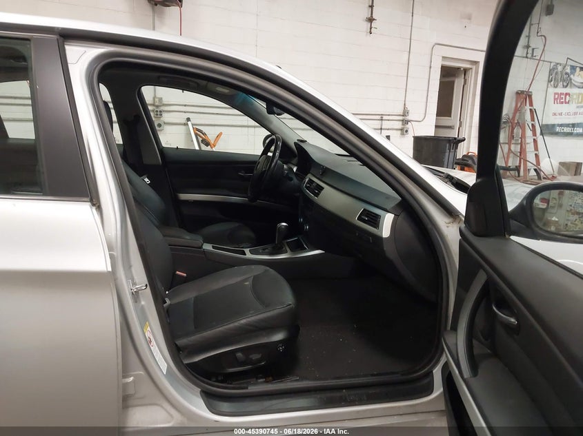 2007 BMW 3 series VIN WBAVC73517KP32615 IAAI salvage auction — NORMAL WEAR, Original (Maine), sold $300 on 2026-07-27 (photo 5)
