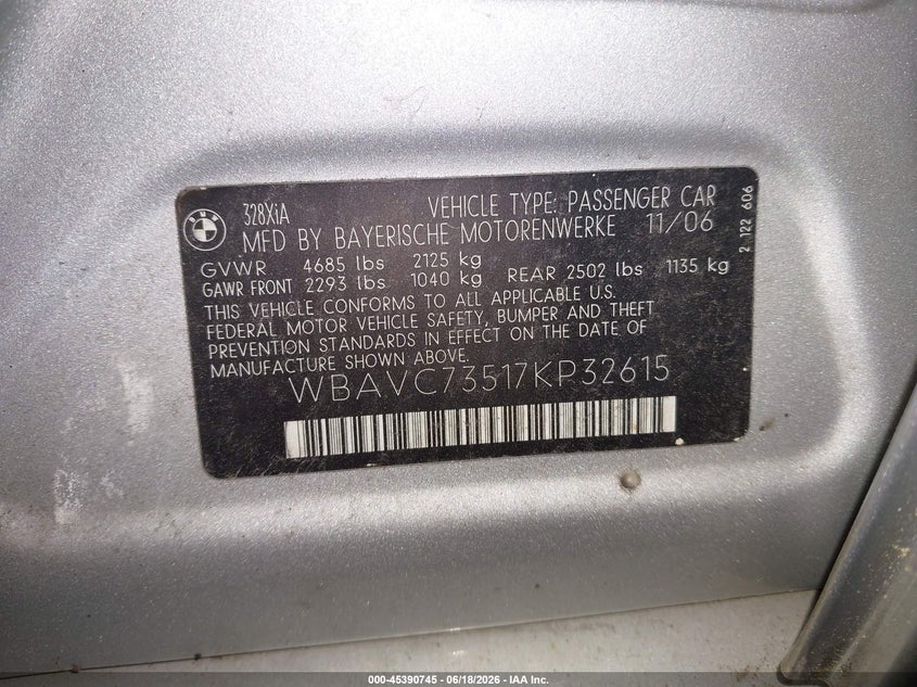 2007 BMW 3 series VIN WBAVC73517KP32615 IAAI salvage auction — NORMAL WEAR, Original (Maine), sold $300 on 2026-07-27 (photo 9)