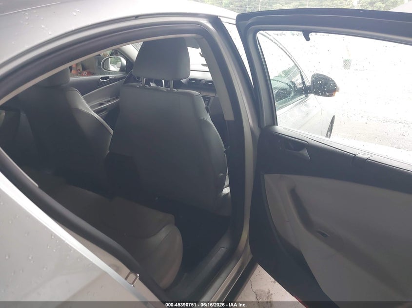 2009 Volkswagen Passat VIN WVWJK73C29P048116 IAAI salvage auction — NORMAL WEAR, Repossession Paperwork (Georgia), sold $1,475 on 2026-07-08 (photo 8)