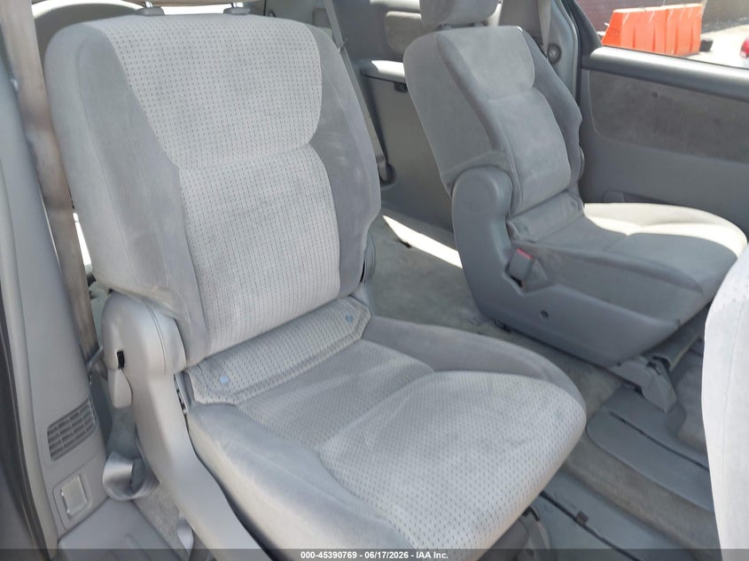 2007 Toyota Sienna VIN 5TDZK23C47S055531 IAAI salvage auction — FRONT END, Salvage (California), sold $1,400 on 2026-07-06 (photo 8)