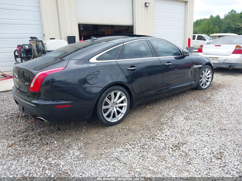 2013 Jaguar Xj series VIN SAJWA1C75D8V55668 IAAI salvage auction — NORMAL WEAR, Clear (Alabama), sold $825 on 2026-07-20 (photo 4)