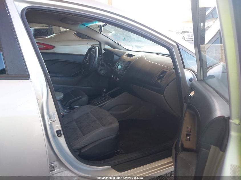 2015 Kia Forte VIN KNAFK4A67F5394586 IAAI salvage auction — FRONT END, Clear (Arizona), sold $250 on 2026-07-14 (photo 5)