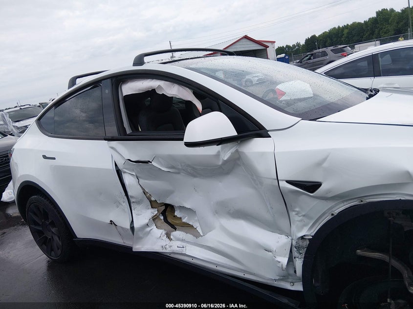 2020 Tesla Model y VIN 5YJYGDEE0LF037372 IAAI salvage auction — SIDE, Salvage (Georgia), sold $3,150 on 2026-07-25 (photo 6)