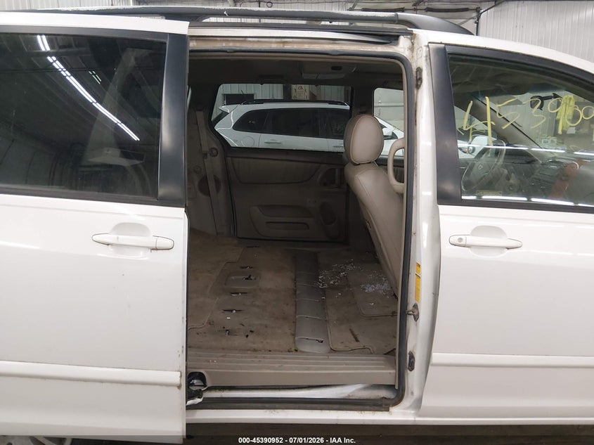 2008 Toyota Sienna VIN 5TDBK22C18S021941 IAAI salvage auction — NORMAL WEAR, Clear (Colorado), sold $400 on 2026-07-28 (photo 8)