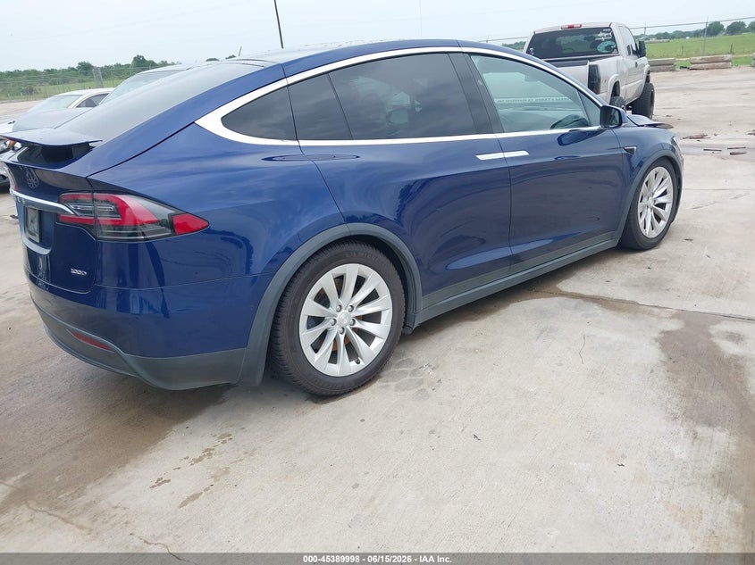 2017 Tesla Model X VIN 5YJXCBE24HF054703 IAAI salvage auction — Normal Wear, Original (Texas), sold $10,500 on 2026-06-27 (photo 4)