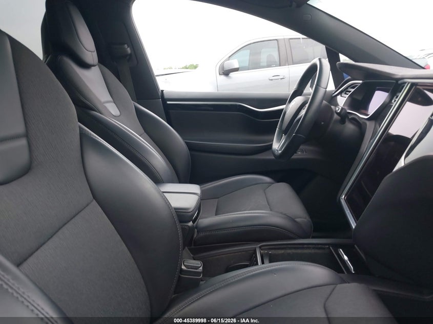 2017 Tesla Model X VIN 5YJXCBE24HF054703 IAAI salvage auction — Normal Wear, Original (Texas), sold $10,500 on 2026-06-27 (photo 5)