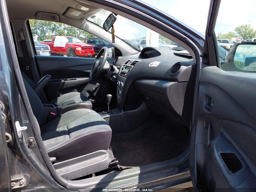 2011 Toyota Yaris VIN JTDBT4K34B1398681 IAAI salvage auction — NORMAL WEAR, Clear (Illinois), sold $725 on 2026-07-27 (photo 5)