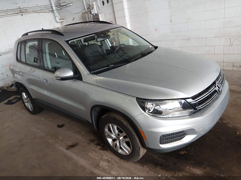 2017 Volkswagen Tiguan VIN WVGAV7AX2HK022930 IAAI salvage auction — NORMAL WEAR, Clear (Minnesota), sold $1,000 on 2026-07-08 (photo 1)