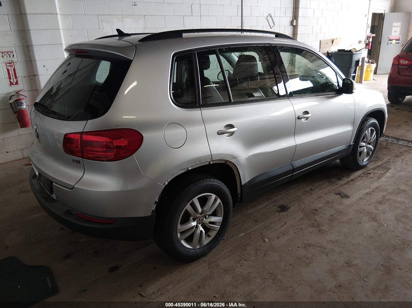 2017 Volkswagen Tiguan VIN WVGAV7AX2HK022930 IAAI salvage auction — NORMAL WEAR, Clear (Minnesota), sold $1,000 on 2026-07-08 (photo 4)