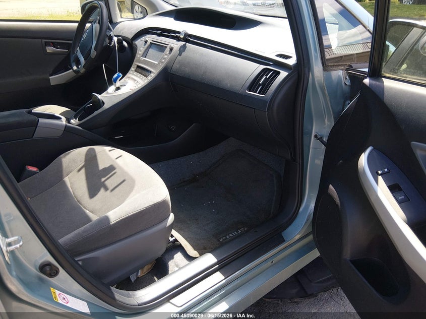 2014 Toyota Prius VIN JTDKN3DU8E1745704 IAAI salvage auction — NORMAL WEAR, Clear (Connecticut), sold $2,050 on 2026-07-09 (photo 5)
