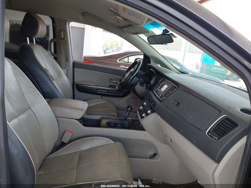 2017 Kia SEDONA VIN KNDMB5C17H6245061 IAAI salvage auction — NORMAL WEAR, Clear (Florida), sold $975 on 2026-07-22 (photo 5)