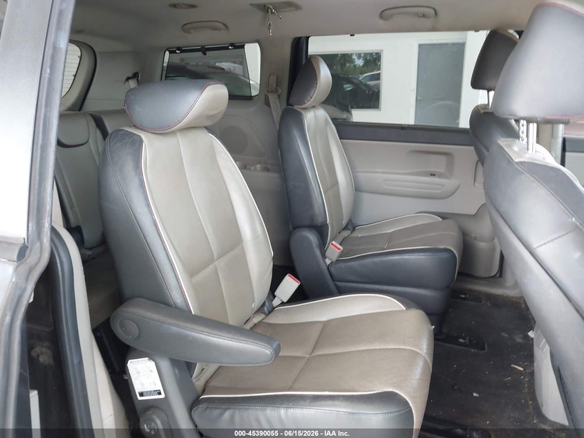 2017 Kia SEDONA VIN KNDMB5C17H6245061 IAAI salvage auction — NORMAL WEAR, Clear (Florida), sold $975 on 2026-07-22 (photo 8)