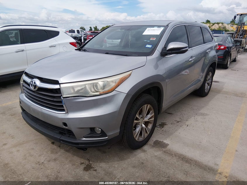 2015 Toyota Highlander VIN 5TDZKRFH1FS081616 IAAI salvage auction — NORMAL WEAR, Clear (Texas), sold $5,700 on 2026-07-23 (photo 2)