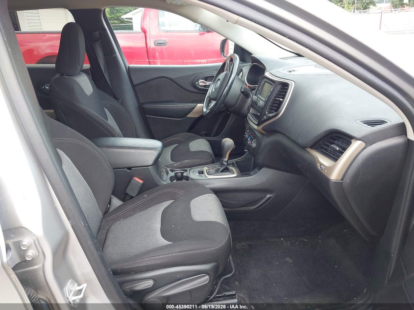 2018 Jeep Cherokee VIN 1C4PJLCB1JD595624 IAAI salvage auction — FRONT END, Salvage Title, sold $1,800 on 2026-08-03 (photo 5)