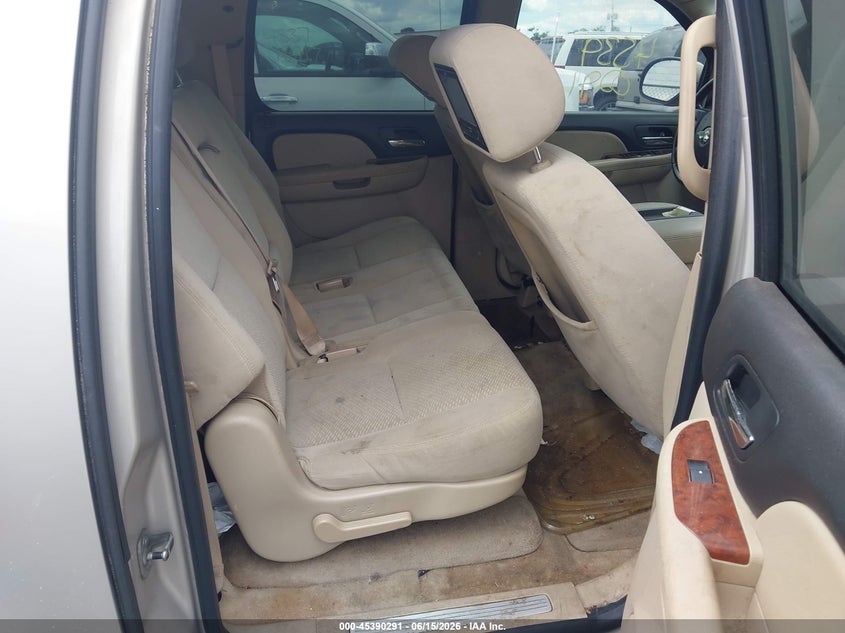 2007 Chevrolet Suburban 1500 VIN 1GNFC16J57J322376 IAAI salvage auction — NORMAL WEAR, Clear (Virginia), sold $800 on 2026-07-07 (photo 8)