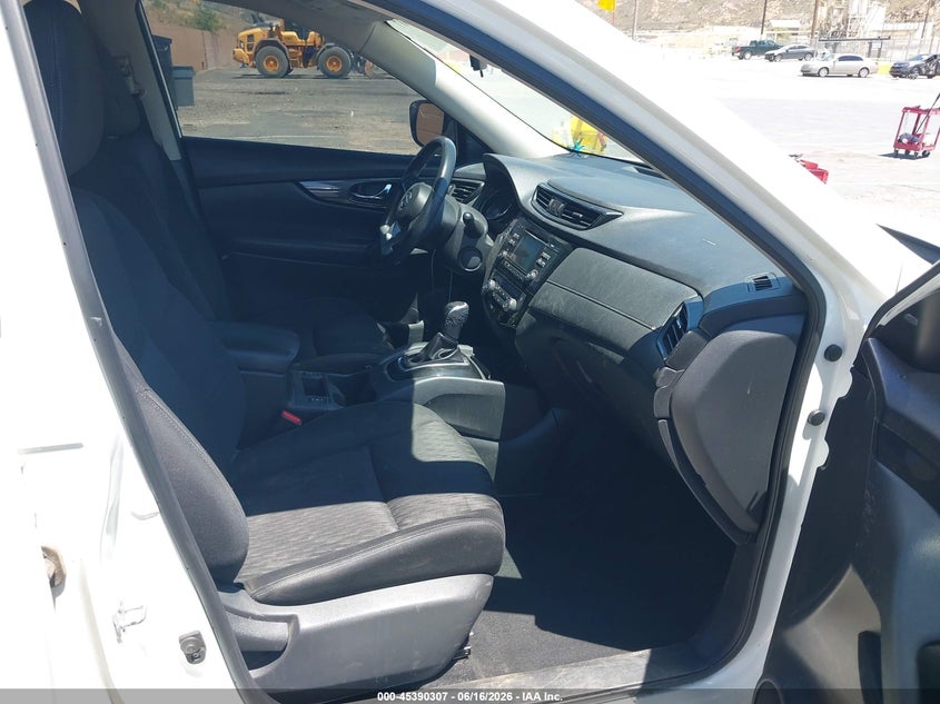 2017 Nissan Rogue VIN KNMAT2MTXHP543757 IAAI salvage auction — NORMAL WEAR, Clear (Montana), sold $800 on 2026-07-29 (photo 5)
