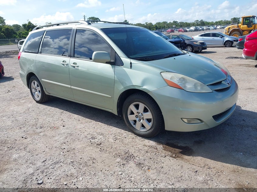 2008 Toyota Sienna VIN 5TDZK22C28S169739 IAAI salvage auction — NORMAL WEAR, Clear (Florida), sold $475 on 2026-07-09 (photo 1)