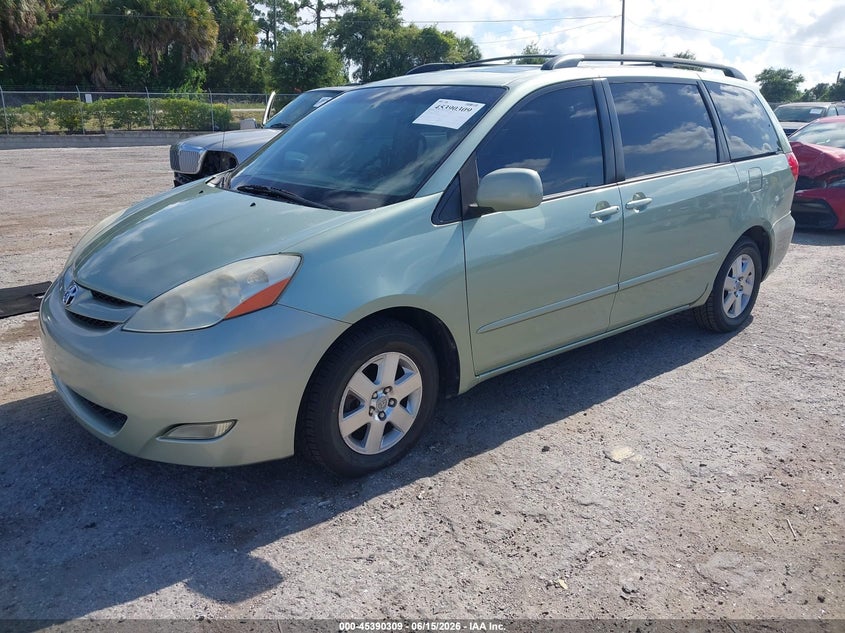 2008 Toyota Sienna VIN 5TDZK22C28S169739 IAAI salvage auction — NORMAL WEAR, Clear (Florida), sold $475 on 2026-07-09 (photo 2)