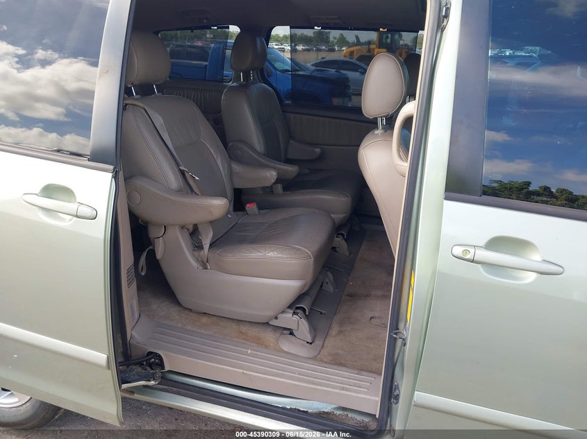 2008 Toyota Sienna VIN 5TDZK22C28S169739 IAAI salvage auction — NORMAL WEAR, Clear (Florida), sold $475 on 2026-07-09 (photo 8)