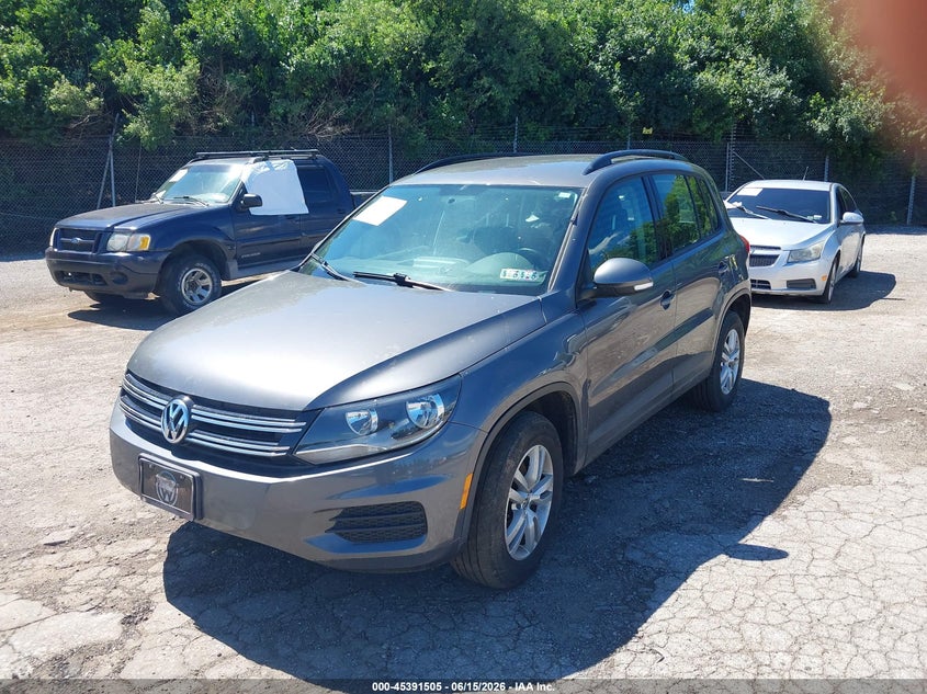 2015 Volkswagen Tiguan VIN WVGBV7AX5FW581608 IAAI salvage auction — NORMAL WEAR, Clear (Pennsylvania), sold $1,200 on 2026-07-24 (photo 2)