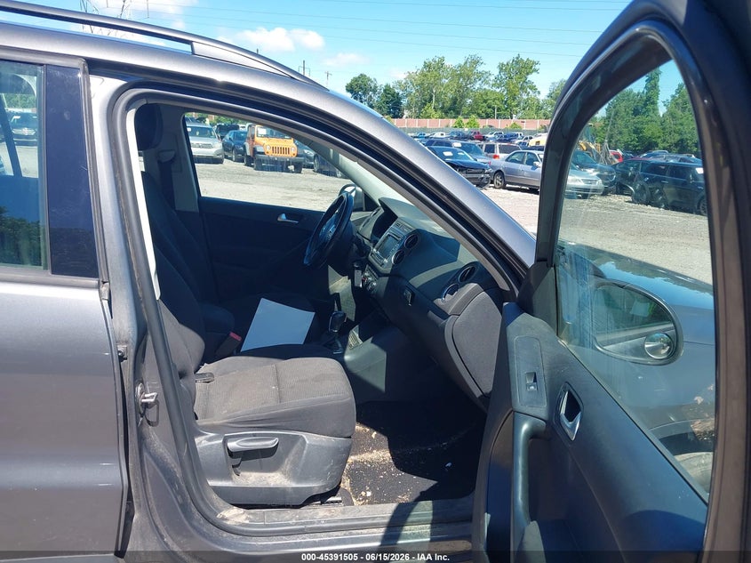 2015 Volkswagen Tiguan VIN WVGBV7AX5FW581608 IAAI salvage auction — NORMAL WEAR, Clear (Pennsylvania), sold $1,200 on 2026-07-24 (photo 5)