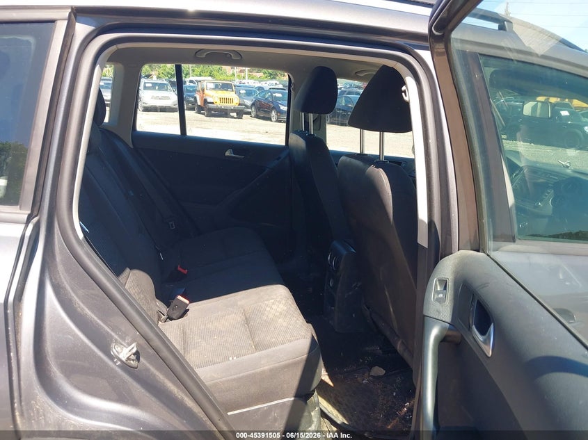 2015 Volkswagen Tiguan VIN WVGBV7AX5FW581608 IAAI salvage auction — NORMAL WEAR, Clear (Pennsylvania), sold $1,200 on 2026-07-24 (photo 8)