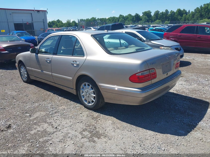 2000 Mercedes-benz E-class VIN WDBJF65J5YA978988 IAAI salvage auction — NORMAL WEAR, Original (Kentucky), sold $525 on 2026-07-06 (photo 3)
