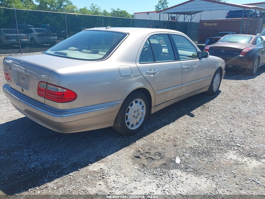 2000 Mercedes-benz E-class VIN WDBJF65J5YA978988 IAAI salvage auction — NORMAL WEAR, Original (Kentucky), sold $525 on 2026-07-06 (photo 4)
