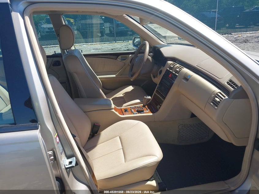 2000 Mercedes-benz E-class VIN WDBJF65J5YA978988 IAAI salvage auction — NORMAL WEAR, Original (Kentucky), sold $525 on 2026-07-06 (photo 5)