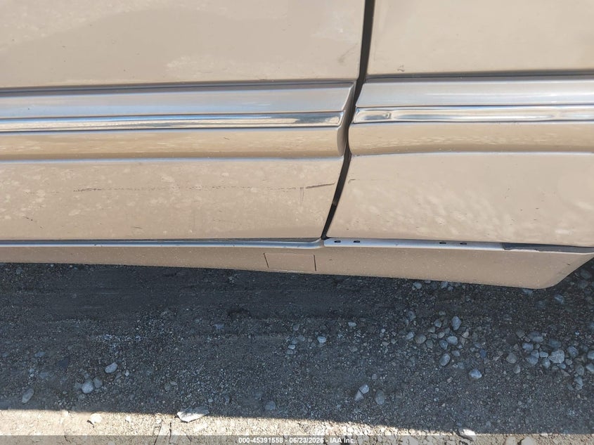 2000 Mercedes-benz E-class VIN WDBJF65J5YA978988 IAAI salvage auction — NORMAL WEAR, Original (Kentucky), sold $525 on 2026-07-06 (photo 6)