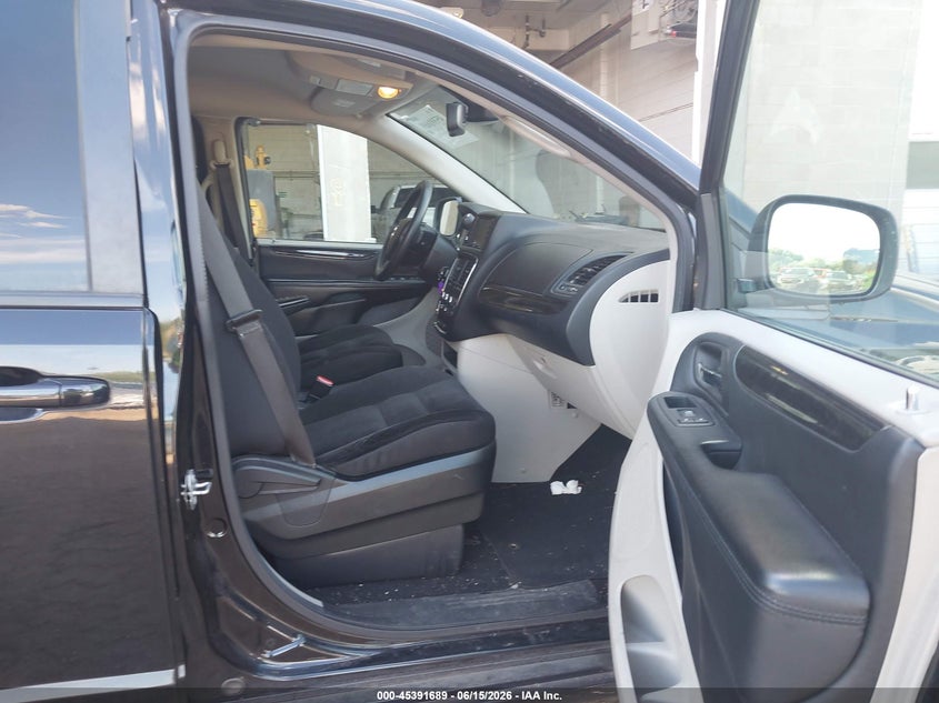 2018 Dodge Grand caravan VIN 2C4RDGBG2JR296581 IAAI salvage auction — FRONT END, Sf97 (Minnesota), sold $7,325 on 2026-08-11 (photo 5)