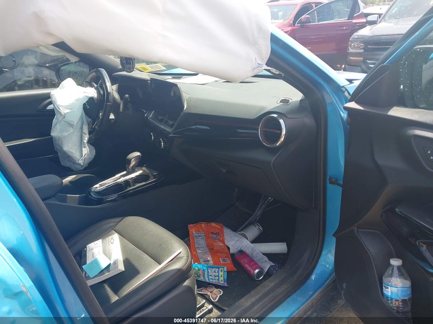 2025 Chevrolet Trax VIN KL77LJEP9SC032932 IAAI salvage auction — LEFT FRONT, Salvage Title, sold $1,300 on 2026-07-29 (photo 5)