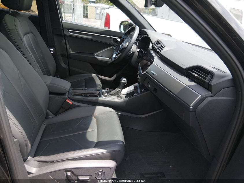 2024 Audi Q3 VIN WA1DECF34R1133724 IAAI salvage auction — RIGHT FRONT, Salvage (Pennsylvania), sold $12,700 on 2026-07-21 (photo 5)