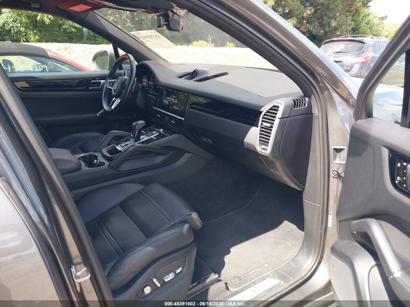 2019 Porsche Cayenne VIN WP1AB2AY4KDA64650 IAAI salvage auction — RIGHT FRONT, Salvage (Illinois), sold $16,300 on 2026-07-22 (photo 5)