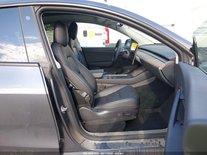 2022 Tesla Model y VIN 7SAYGDEE5NF398442 IAAI salvage auction — WATER/FLOOD, Mv-907A (New York), sold $11,800 on 2026-07-07 (photo 5)