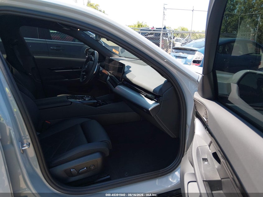 2024 BMW 5er VIN WBA53FJ05RCT09096 IAAI salvage auction — HAIL, Salvage Title, sold $36,150 on 2026-08-11 (photo 5)