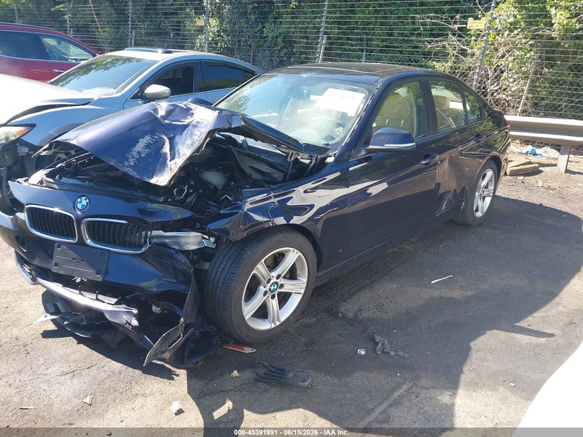 2013 BMW 3er VIN WBA3B5G57DNS02894 IAAI salvage auction — FRONT END, Salvage Title, sold $25 on 2026-07-30 (photo 2)
