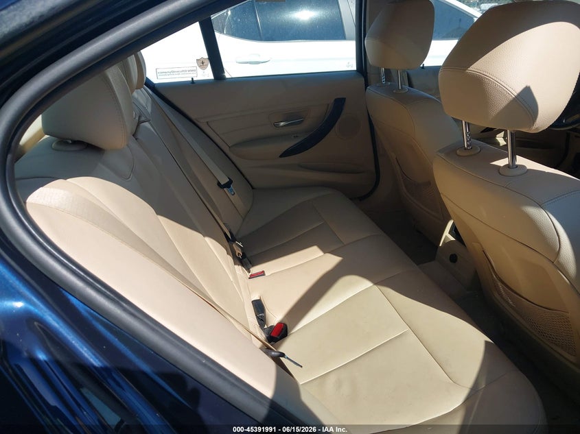 2013 BMW 3er VIN WBA3B5G57DNS02894 IAAI salvage auction — FRONT END, Salvage Title, sold $25 on 2026-07-30 (photo 8)