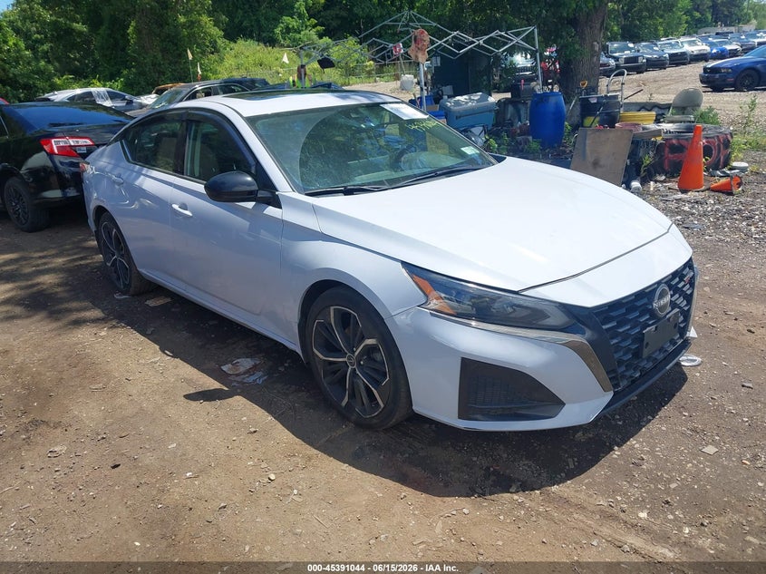 2024 Nissan Altima VIN 1N4BL4CV3RN425796 IAAI salvage auction — WATER/FLOOD, Salvage Title, sold $8,225 on 2026-07-28 (photo 1)