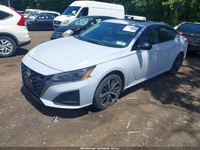 2024 Nissan Altima VIN 1N4BL4CV3RN425796 IAAI salvage auction — WATER/FLOOD, Salvage Title, sold $8,225 on 2026-07-28 (photo 2)