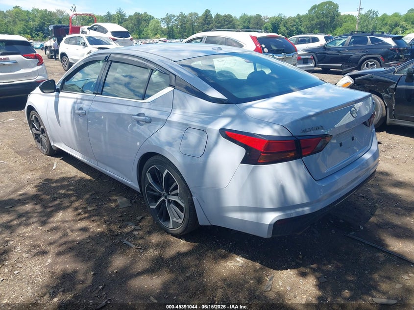 2024 Nissan Altima VIN 1N4BL4CV3RN425796 IAAI salvage auction — WATER/FLOOD, Salvage Title, sold $8,225 on 2026-07-28 (photo 3)