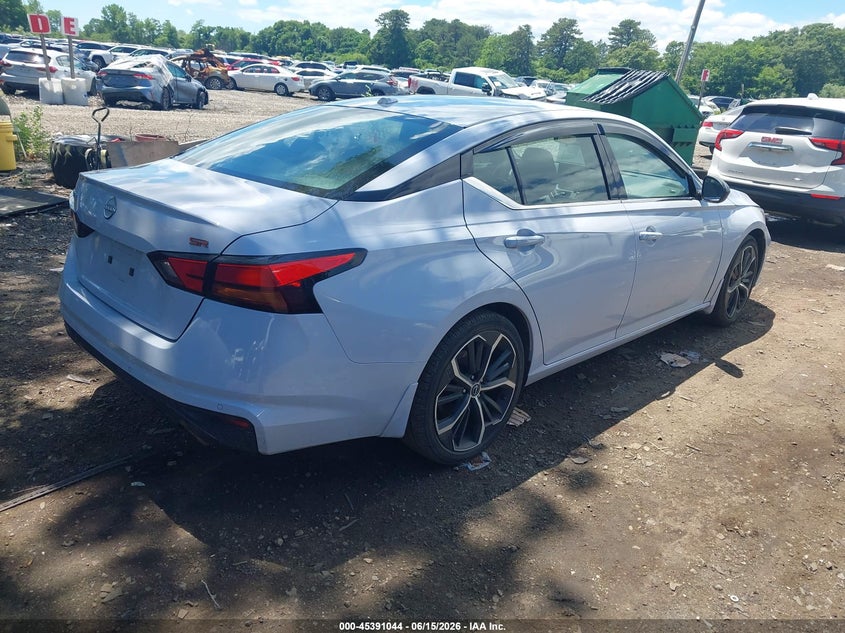 2024 Nissan Altima VIN 1N4BL4CV3RN425796 IAAI salvage auction — WATER/FLOOD, Salvage Title, sold $8,225 on 2026-07-28 (photo 4)
