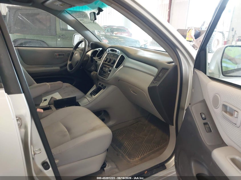 2006 Toyota Highlander VIN JTEGD21A360134737 IAAI salvage auction — NORMAL WEAR, Clear (Michigan), sold $575 on 2026-07-21 (photo 5)